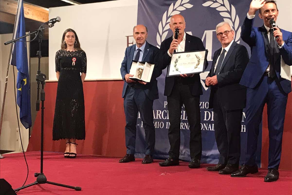 Un momento della premiazione&nbsp; Tra i &ldquo;Marchigiani dell'anno&rdquo; c'&egrave; anche Enrico Derflingher