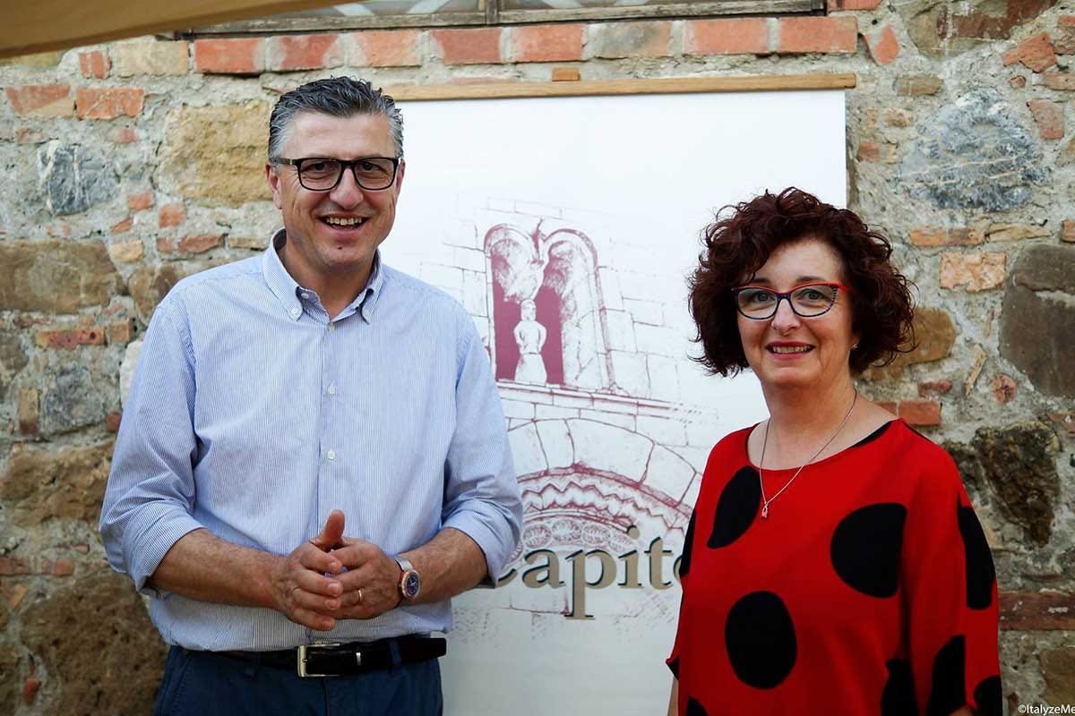 Da sinistra, Marco Capitoni e la moglie Antonella Vent'anni di vino per Capitoni, quattro etichette in degustazione