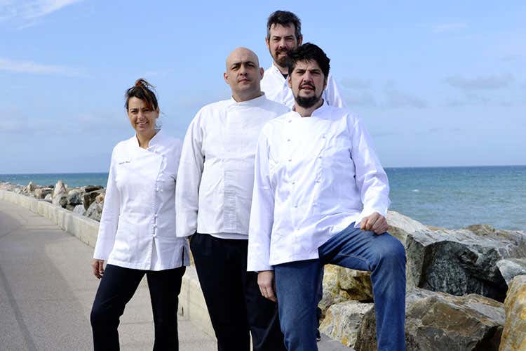 (Un mare di gusto a San Vincenzo Street food tra fiori e pesce azzurro)