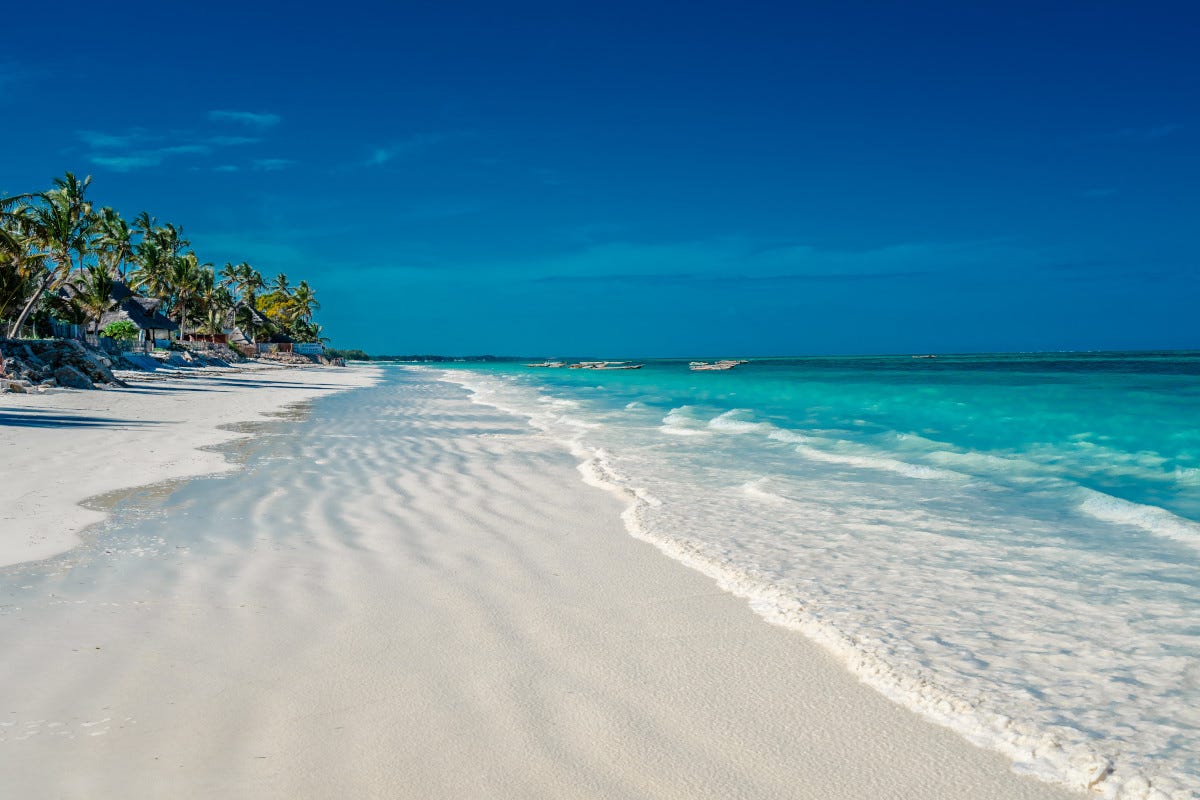 Una spiaggia di sabbia bianca a Zanzibar Spiagge tropicali e mare cristallino 4 proposte per un inverno al caldo