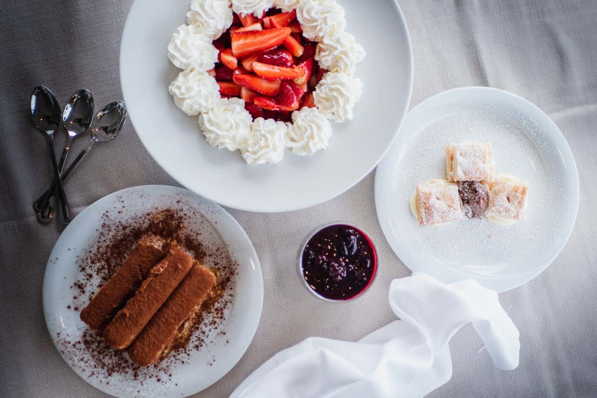 I dolci del Marea  Marea sul lungomare di Torvaianica dal pesce all'amatriciana
