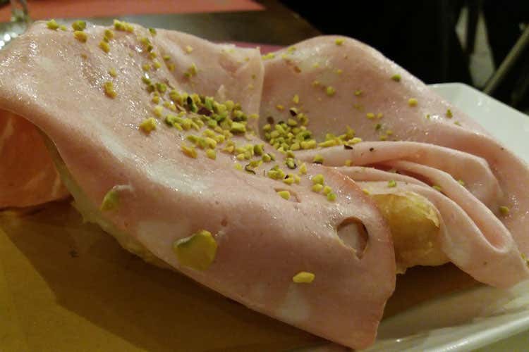 (Marzia Buzzanca ospite di Sbanco festeggia l&rsquo;anniversario del locale)