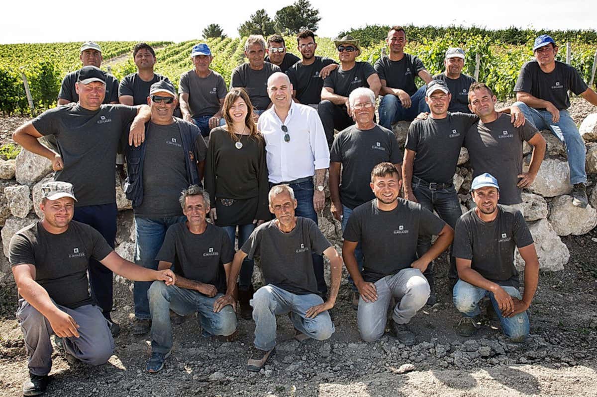 Maria Costanza Bianco con il suo team Maria Costanza Riserva 2018, l’eccellente ed esclusivo bianco top di G.Milazzo
