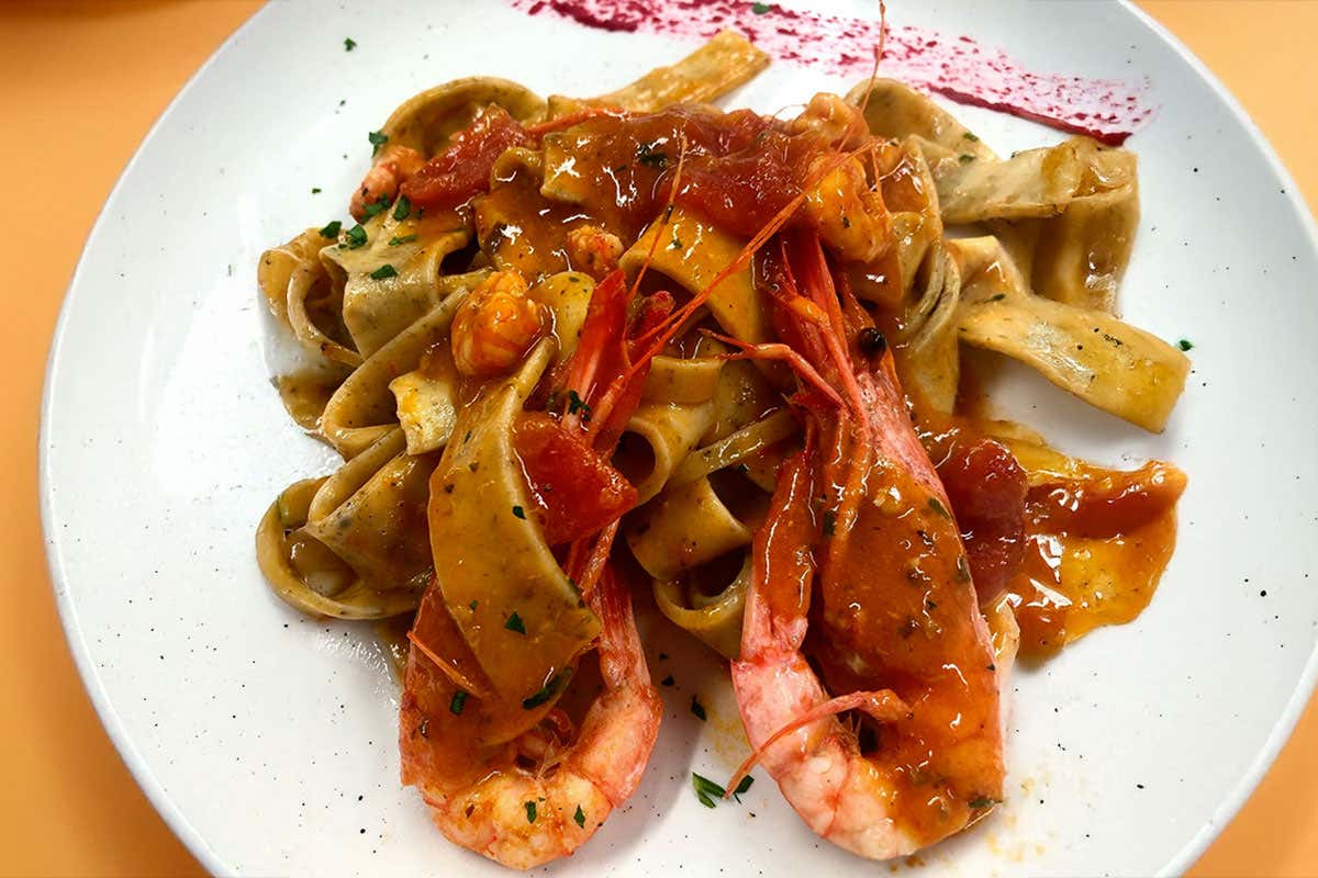 Il ristorante a Gallipoli che sceglie il pesce quando è ancora in mare