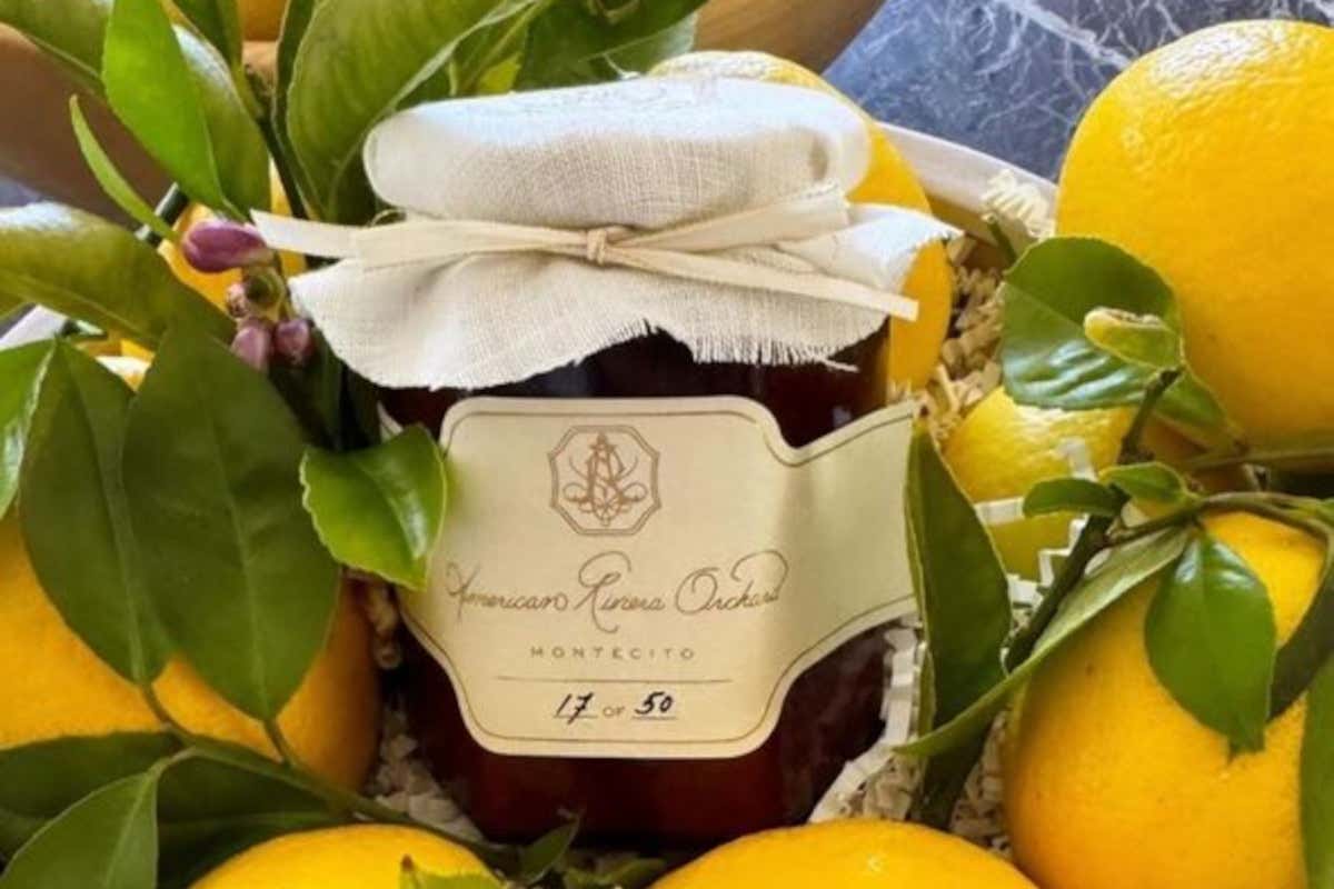 Meghan Markle vende marmellata di fragole: omaggio a Re Carlo? Meghan Markle vende marmellata di fragole: omaggio a Re Carlo?