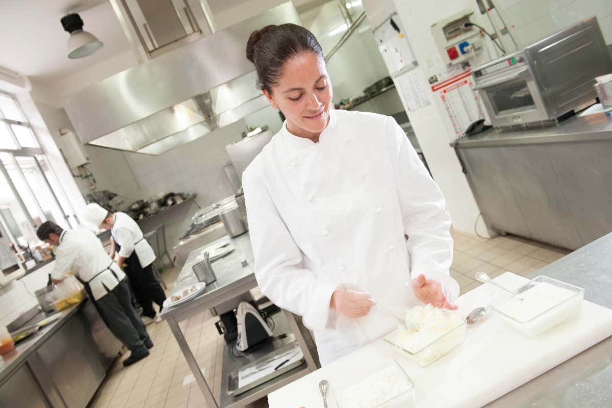 «La cucina non è sacrificio, è vita»: la lezione di Rosanna Marziale «La cucina non è sacrificio, è vita»: la lezione di Rosanna Marziale