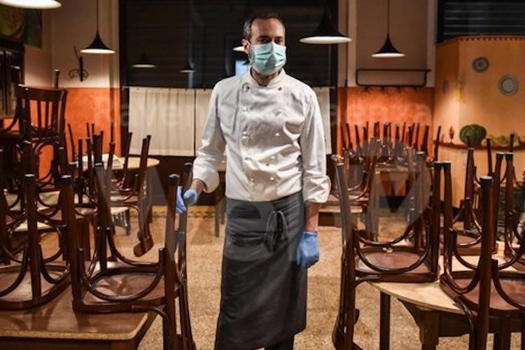 I ristoranti potrebbero chiudere prima per evitare il rischio contagi - Locali, possibili chiusure anticipate per evitare il rischio dei contagi