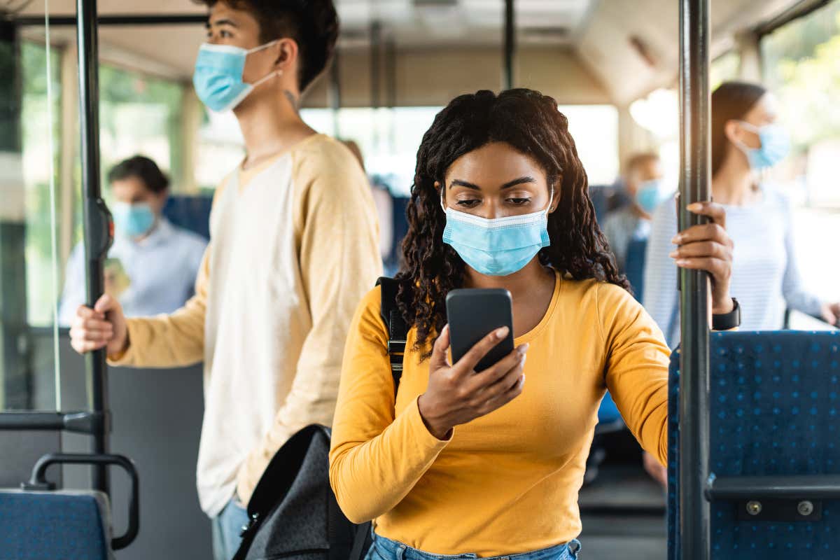 Mascherine sui mezzi di trasporto e ospedali fino a settembre