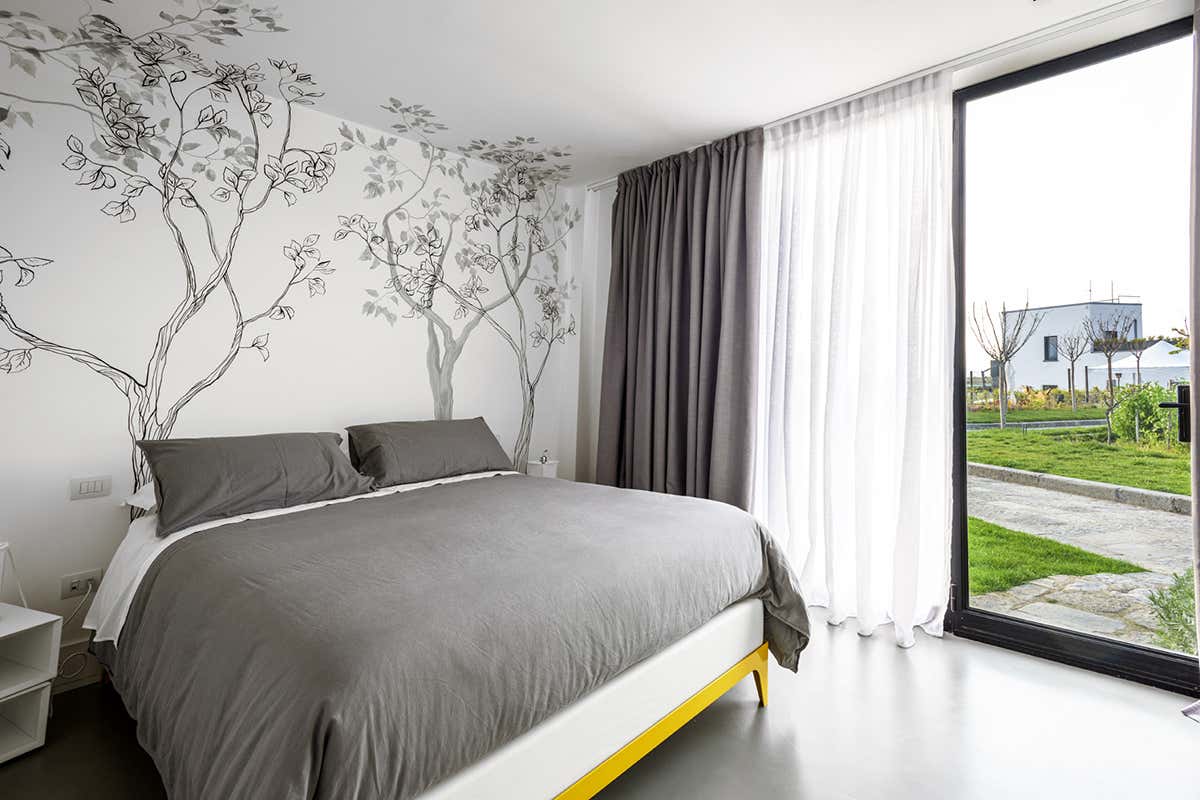 L'elegante camera [[Giro del Golfo in otto giorni]]: ai piedi del Vesuvio