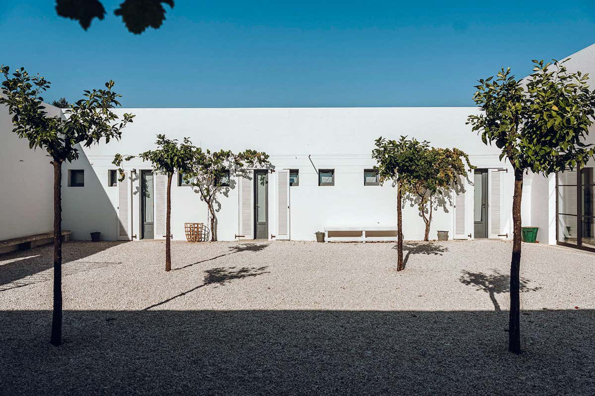 [[Masseria Moroseta]], il bianco che abbraccia e accoglie