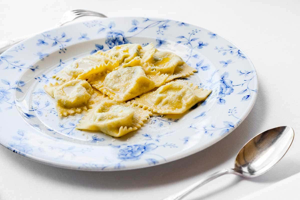 I tortelli d'erbetta alla parmigiana al doppio burro d'affioramento delle vacche rosse (Massimo Spigaroli, Antica Corte Pallavicina Relais *  L'Italia del calcio di Mancini va sulle stelle. Ecco come la celebrano gli stellati