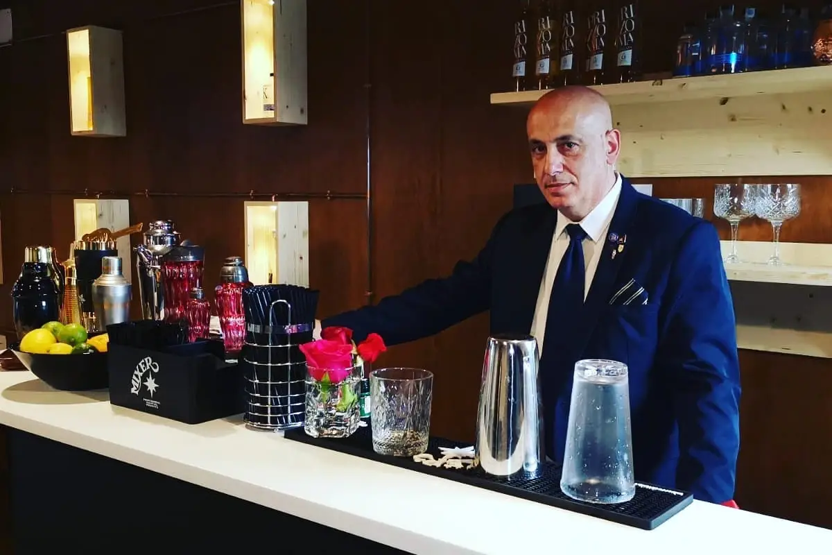 Massimo Urru del Bar Basso di Pescara (foto Facebook) Bar e ristoranti: &ldquo;Giusto far pagare col Pos, ma si levino le commissioni&rdquo;