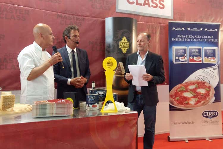 Luciano Sorbillo, Paolo Parisse e Gabriele Ancona (Quando la tradizione guarda avanti Masterclass di successo a TuttoPizza)