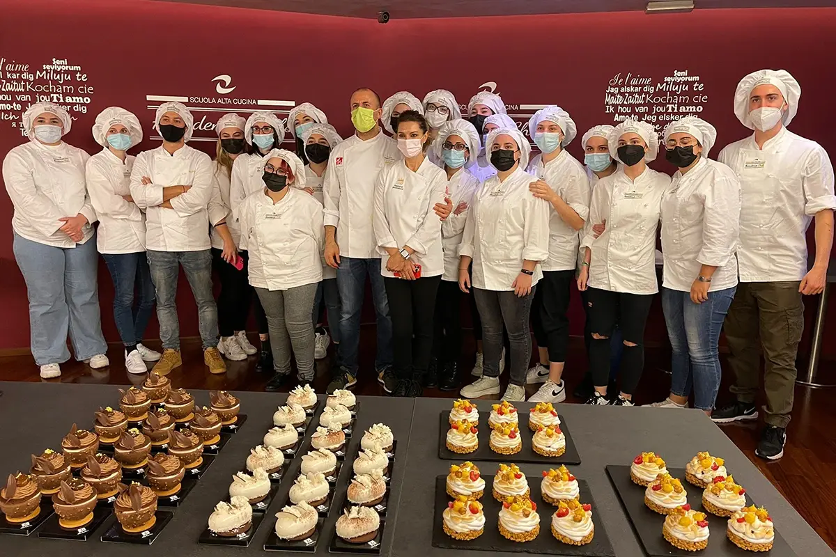 I ragazzi della MasterCalass di Montersino ad Accademia Chef&rsquo;s Luca Montersino ai giovani: Scegliere la scuola per imparare il mestiere