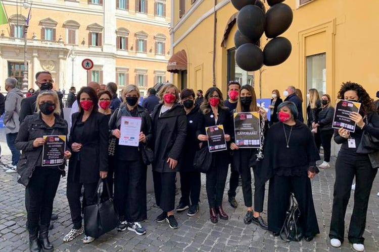 Il flash mob di Roma Matrimoni, quando si riparte? Proteste e flash mob in tutta Italia
