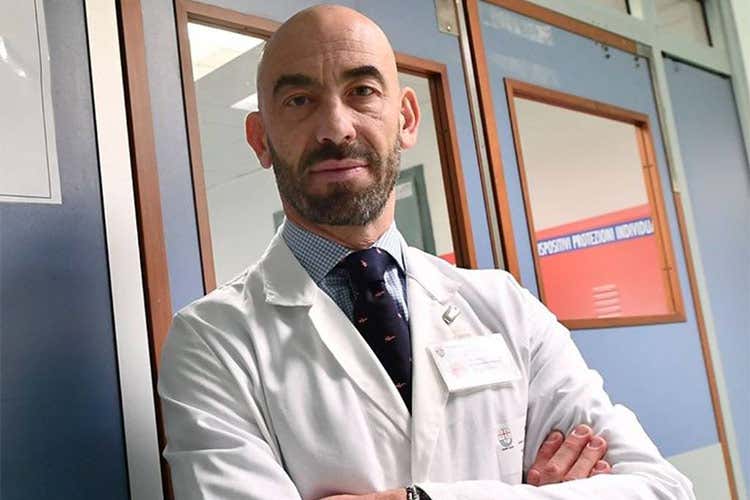 MAtteo bassetti - «Non serve chiudere i ristoranti» Come i politici, sciendiziati divisi MAtteo bassetti - «Non serve chiudere i ristoranti» Come i politici, sciendiziati divisi