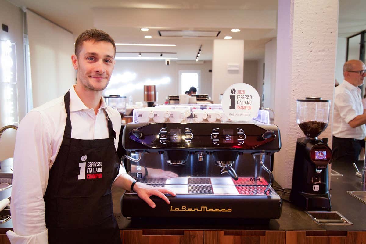 Matteo Colzani miglior barista d’Italia 2026 per l’Istituto espresso italiano Matteo Colzani miglior barista d’Italia 2026 per l’Istituto espresso italiano