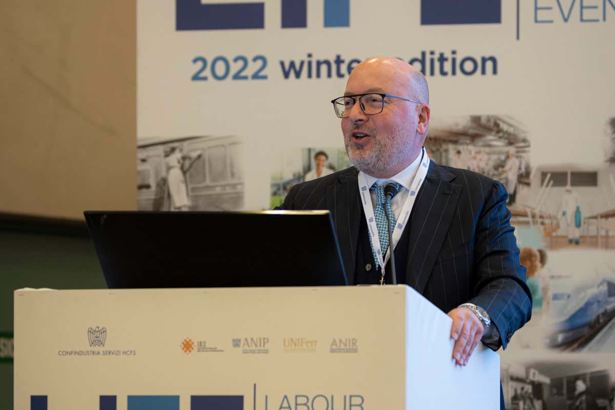 Lorenzo Mattioli  L'allarme di Confindustria Hcfs e UniFerr: “Sanificazione sui treni fondamentale”