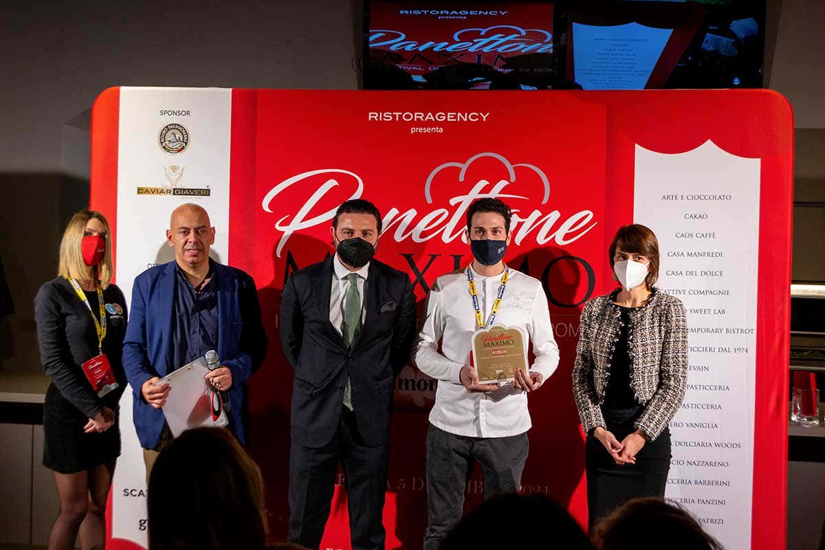 Il miglior panettone tradizionale di Roma è un ex aequo fra Bonfitt-Cattive Compagnie e Pasticceria Barberini Bonfitt-Cattive Compagnie e Pasticceria Barberini, ex aequo al Panettone Maximo 2021 Il miglior panettone tradizionale di Roma è un ex aequo fra Bonfitt-Cattive Compagnie e Pasticceria Barberini Bonfitt-Cattive Compagnie e Pasticceria Barberini, ex aequo al Panettone Maximo 2021