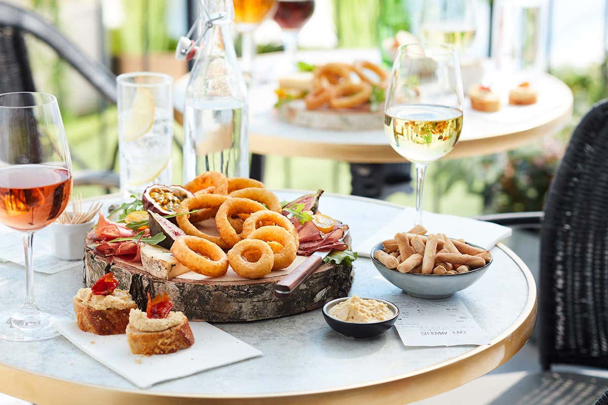 Anelli di Cipolla Pastellati alla Birra, taglio spesso Anelli di Cipolla McCain, gli appetizer redditizi che non possono mancare nel menu