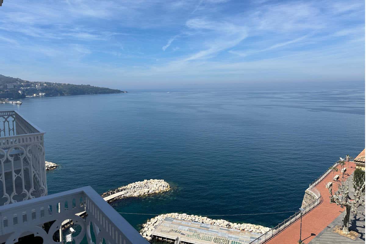 Hotel Mediterraneo: un faro di ospitalità di classe a Sorrento