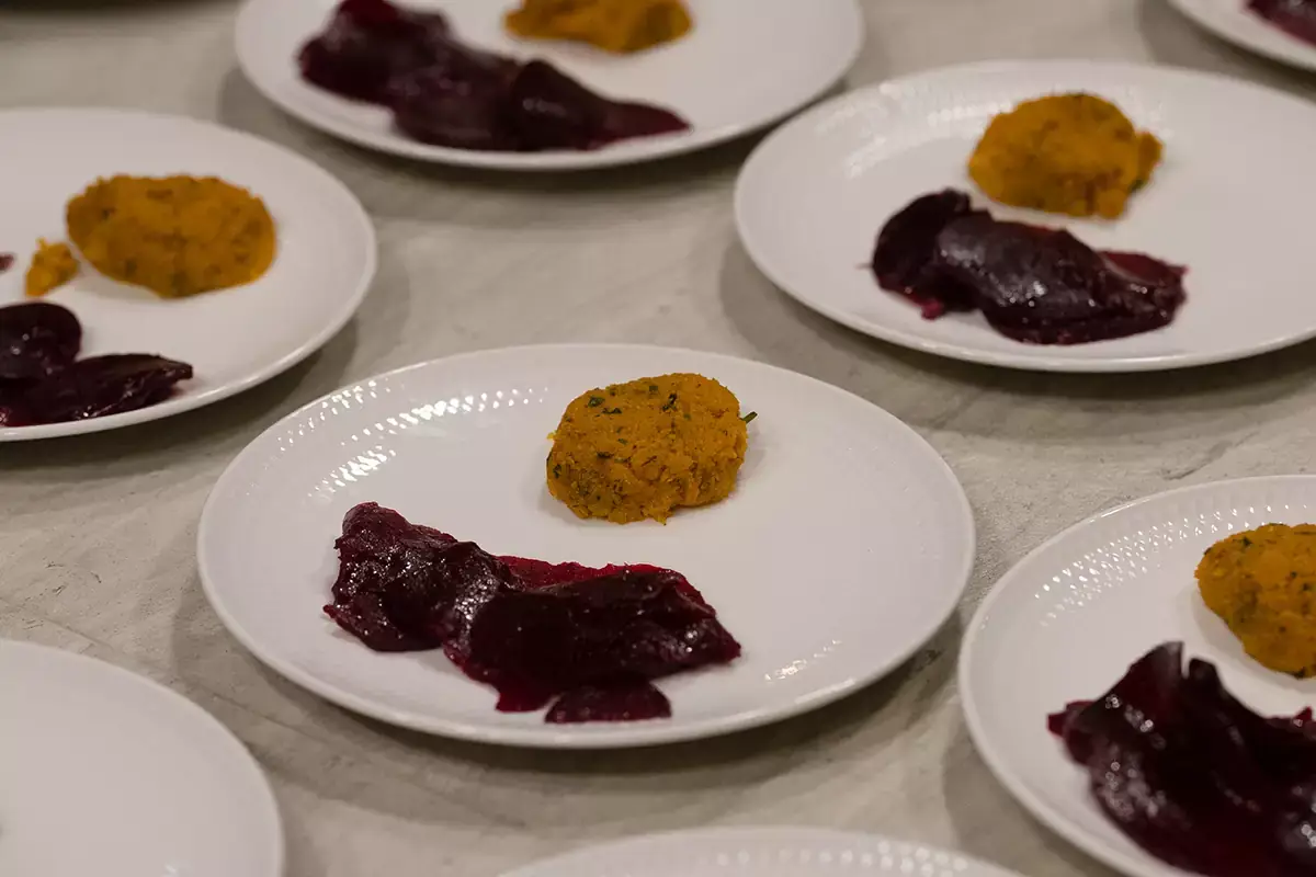 Carpaccio di barbabietola e Falafel di carote Aggiungi un posto a tavola con la cucina Pku friendly