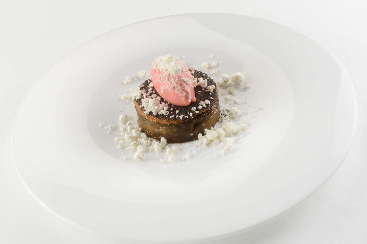 Melanzane marinate, pecorino maremmano, gelato al pomodoro e rabarbaro Il Palagio del dopo Mollica: nuove emozioni con Paolo Lavezzini