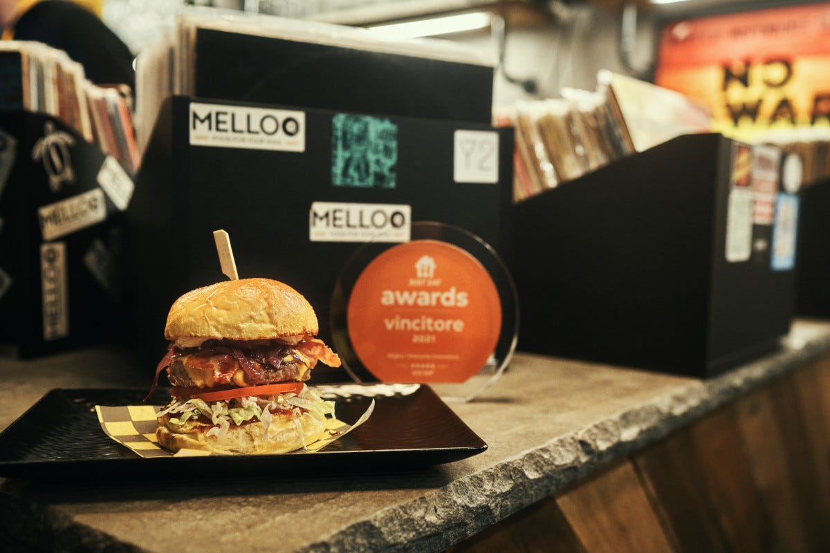 Un hamburger del Melloo Delivery, ecco i ristoranti preferiti dagli italiani