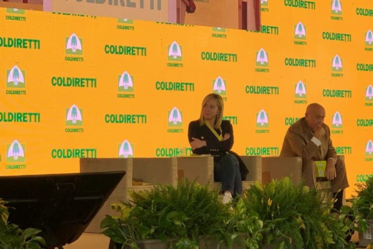 Giorgia Meloni sul palco di Coldiretti Il centrodestra d’accordo su un super ministero dell’agroalimentare