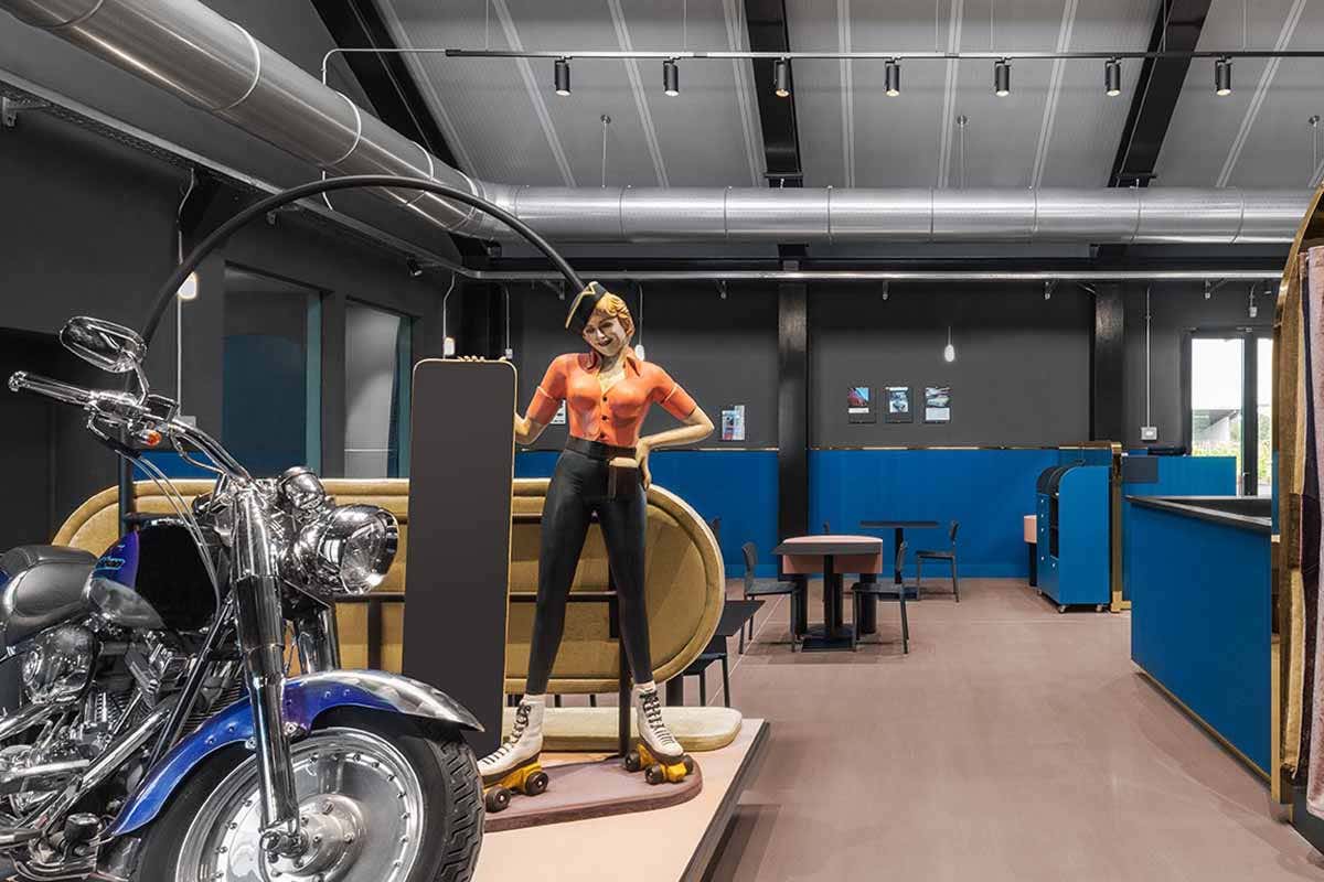 Quasi 2500 pezzi di modernariato Un tuffo negli anni 50 da Memorabilia, ristorante-museo di Agrate Brianza