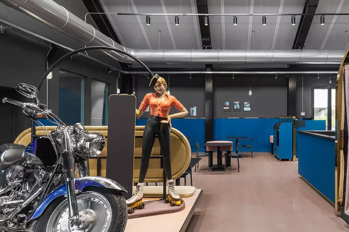 Quasi 2500 pezzi di modernariato Un tuffo negli anni 50 da Memorabilia, ristorante-museo di Agrate Brianza