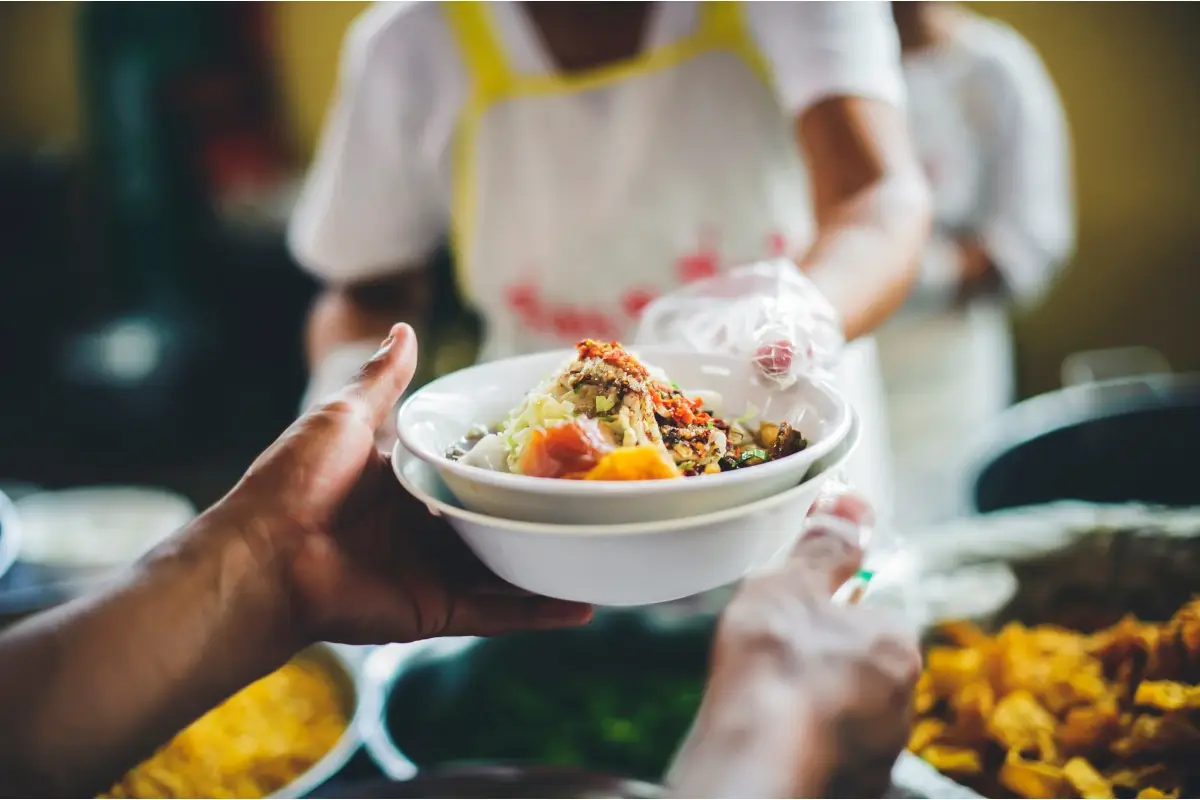 Italia, povert&agrave;: sono 3 milioni le persone costrette a chiedere aiuto per mangiare