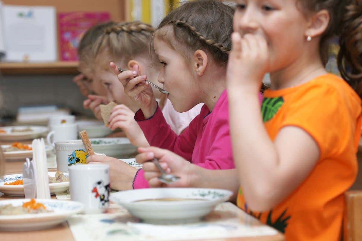 Nelle mense scolastiche il 35% degli alunni rifiuta il cibo a priori