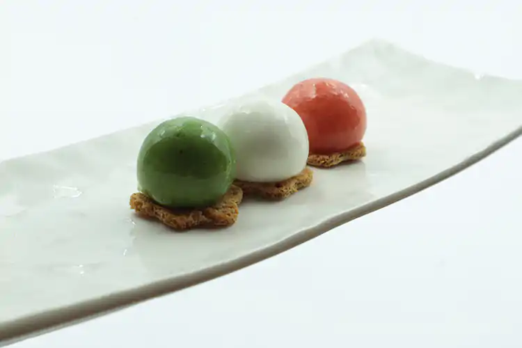 Le portate del menu Tricolore e italianit&agrave; degli ingredienti saranno le chiavi principali su cui si giocher&agrave; il menu Festa per la Liberazione a casa con il menu tricolore d&rsquo;asporto