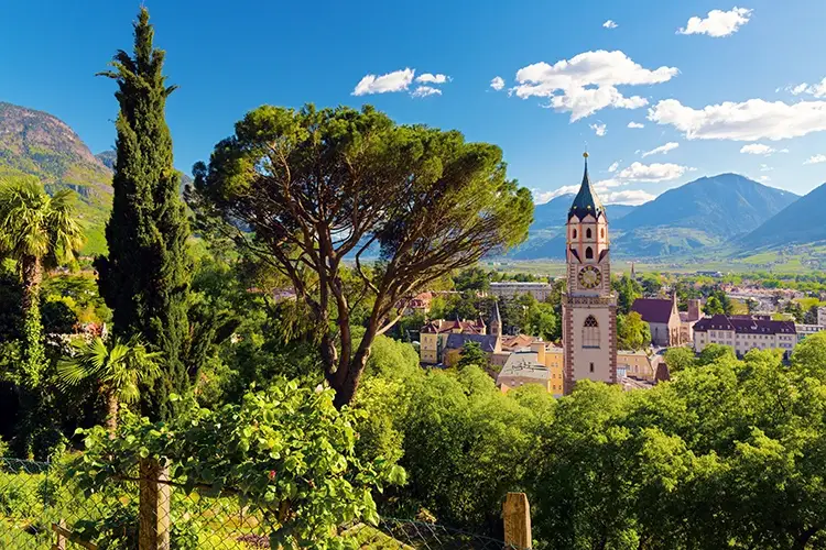 Merano &egrave; pronta per l&rsquo;estate Cerchi benessere, arte e gusto? La tua vacanza &egrave; a Merano
