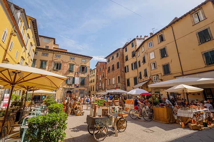 La proposta di banchi per l'asporto arriva dal comune di Calderara di Reno - Ristoranti sui banchi del mercato,nel bolognese il modello Parigi