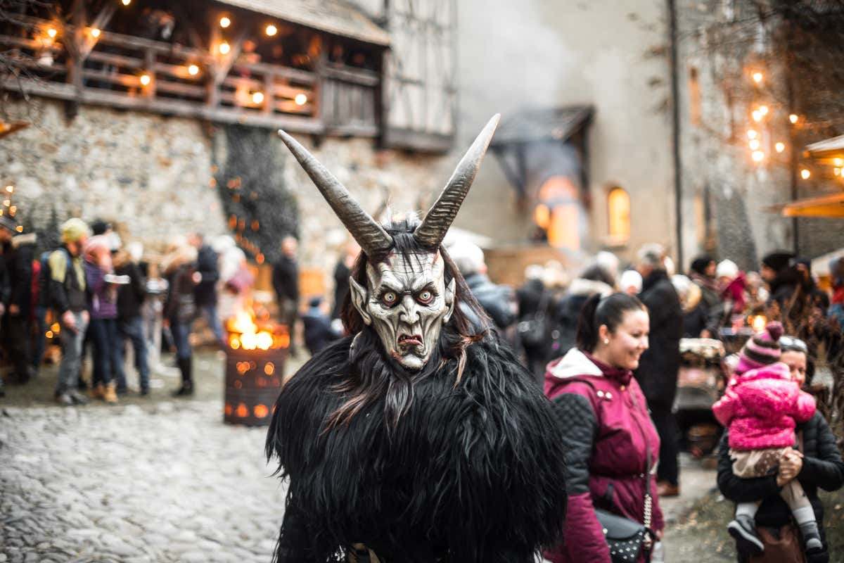 Tirolo, il mercatino di Natale si fa nel castello