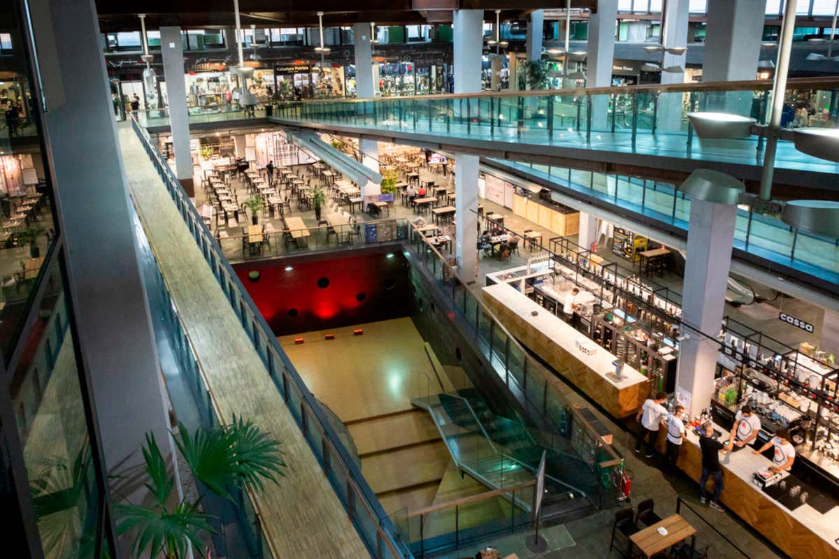 L'interno del mercato centrale di Torino Mercato Centrale di Torino aperte 5 nuove gustose botteghe