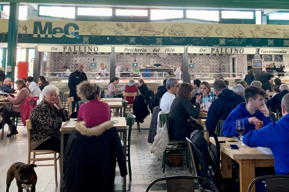 La sala centrale del MeQ di Follonica&nbsp; A Follonica c'&egrave; il MeQ il Mercato coperto di qualit&agrave;