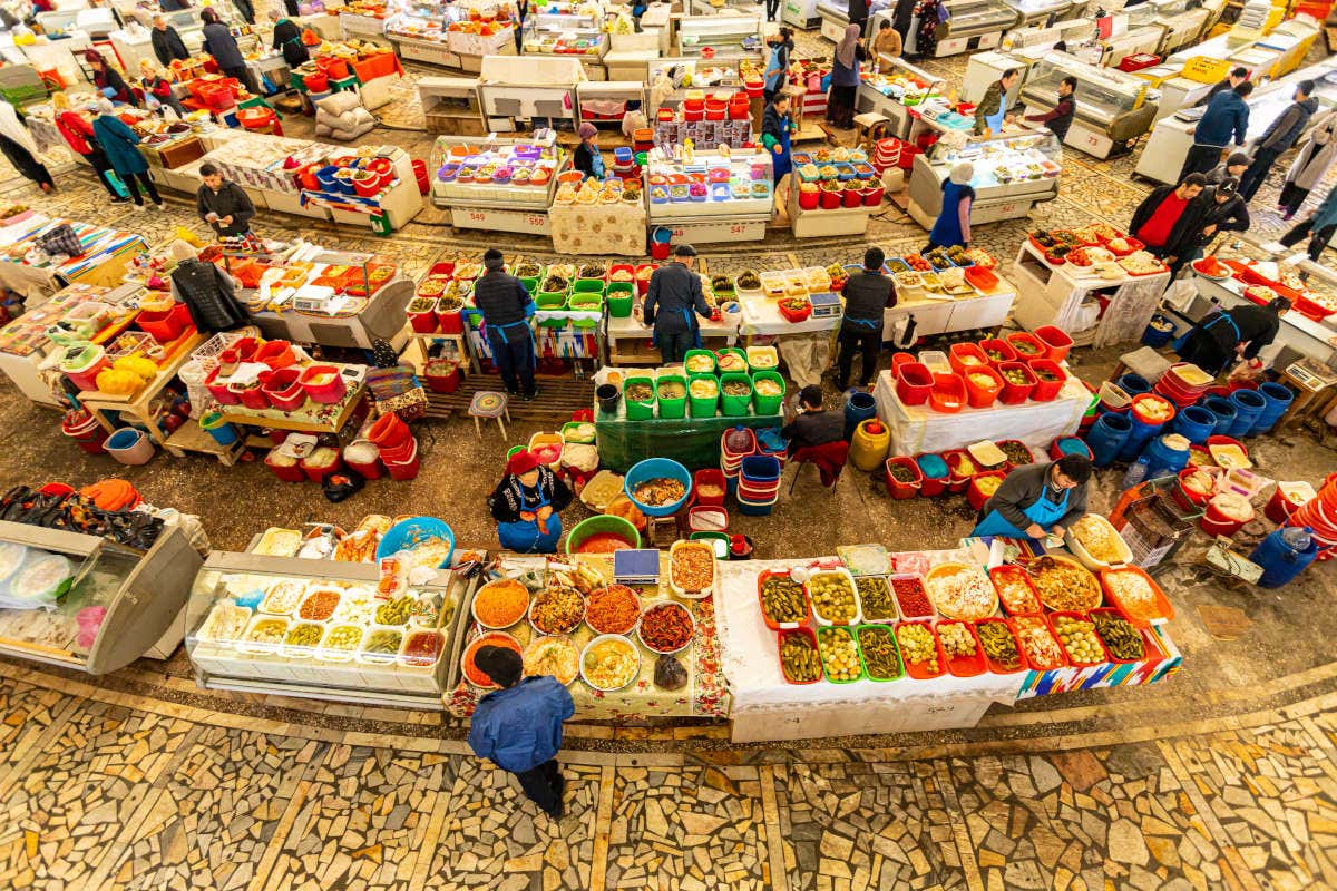 Uzbekistan: colori, mercati e incroci di culture diverse tra spezie, frutta e vino Uzbekistan: colori, mercati e incroci di culture diverse tra spezie, frutta e vino