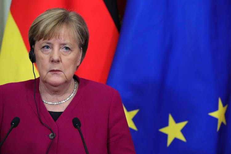 Angela Merkel - Merkel: l'epidemia è solo all’inizioMa intanto riapre negozi e parchi