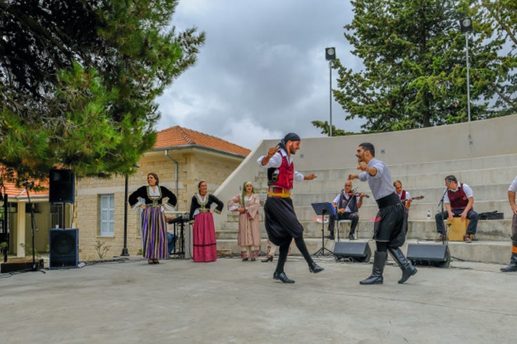 Balli e musiche tradizionali ciprioti (Un mese di festival a Cipro tra i doni della terra e le tradizioni)