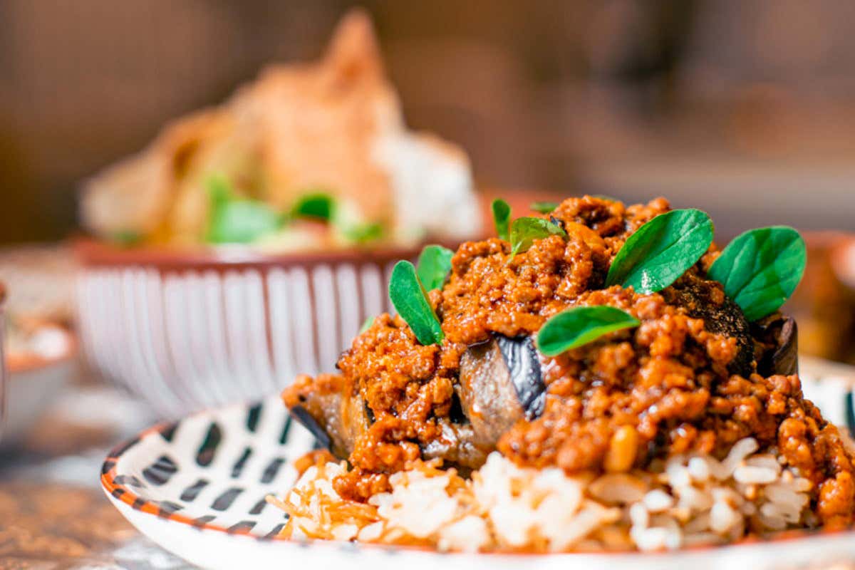 La gastronomia libanese è un tripudio di colori e sapori Mezè: l’autentica cucina libanese arriva a Milano La gastronomia libanese è un tripudio di colori e sapori Mezè: l’autentica cucina libanese arriva a Milano