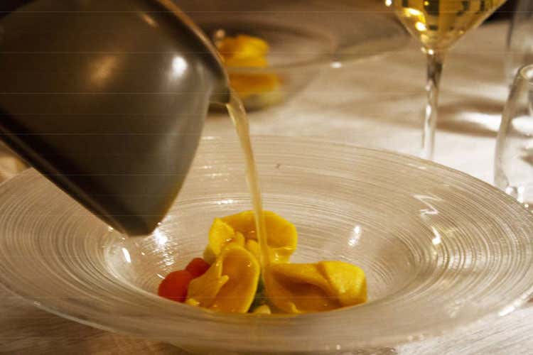 (Il figliol prodigo Michele Mauri torna a Origgio e riapre La Piazzetta)