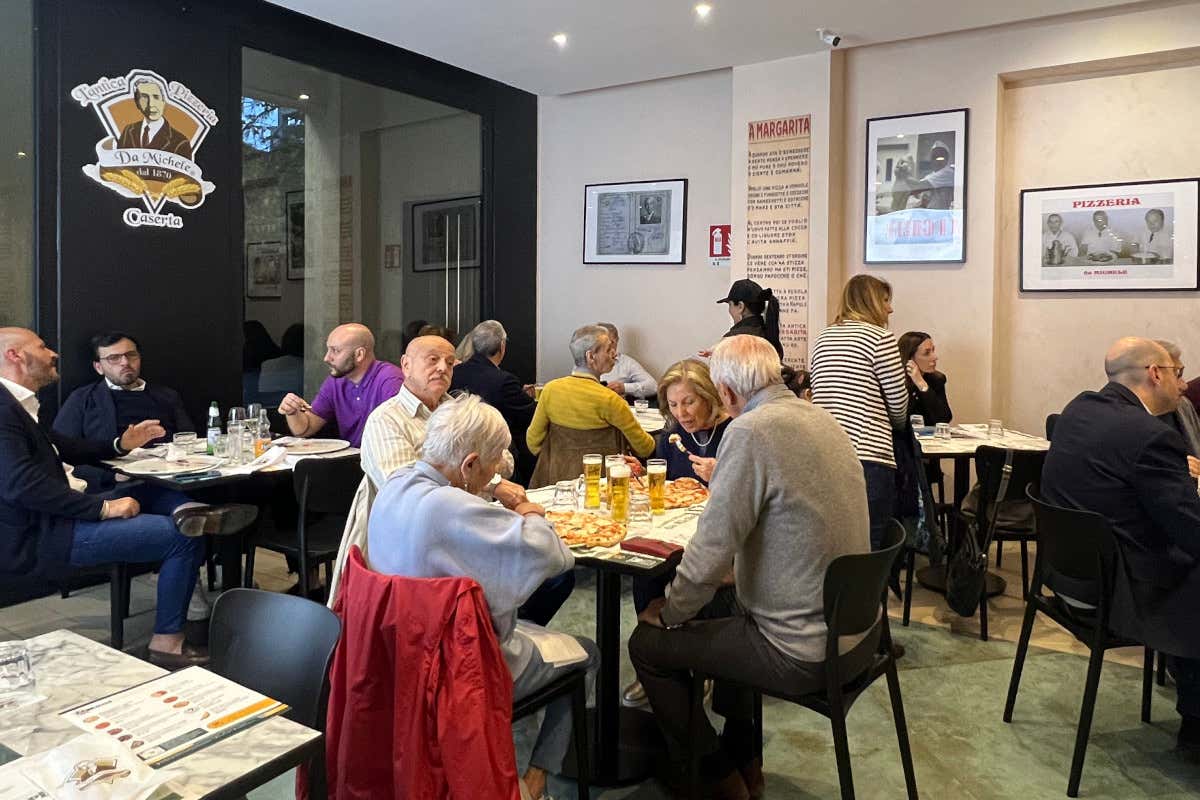 Ecco com'è la nuova “Antica Pizzeria Da Michele” a Caserta