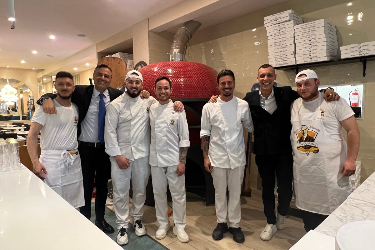 Ecco com'è la nuova “Antica Pizzeria Da Michele” a Caserta