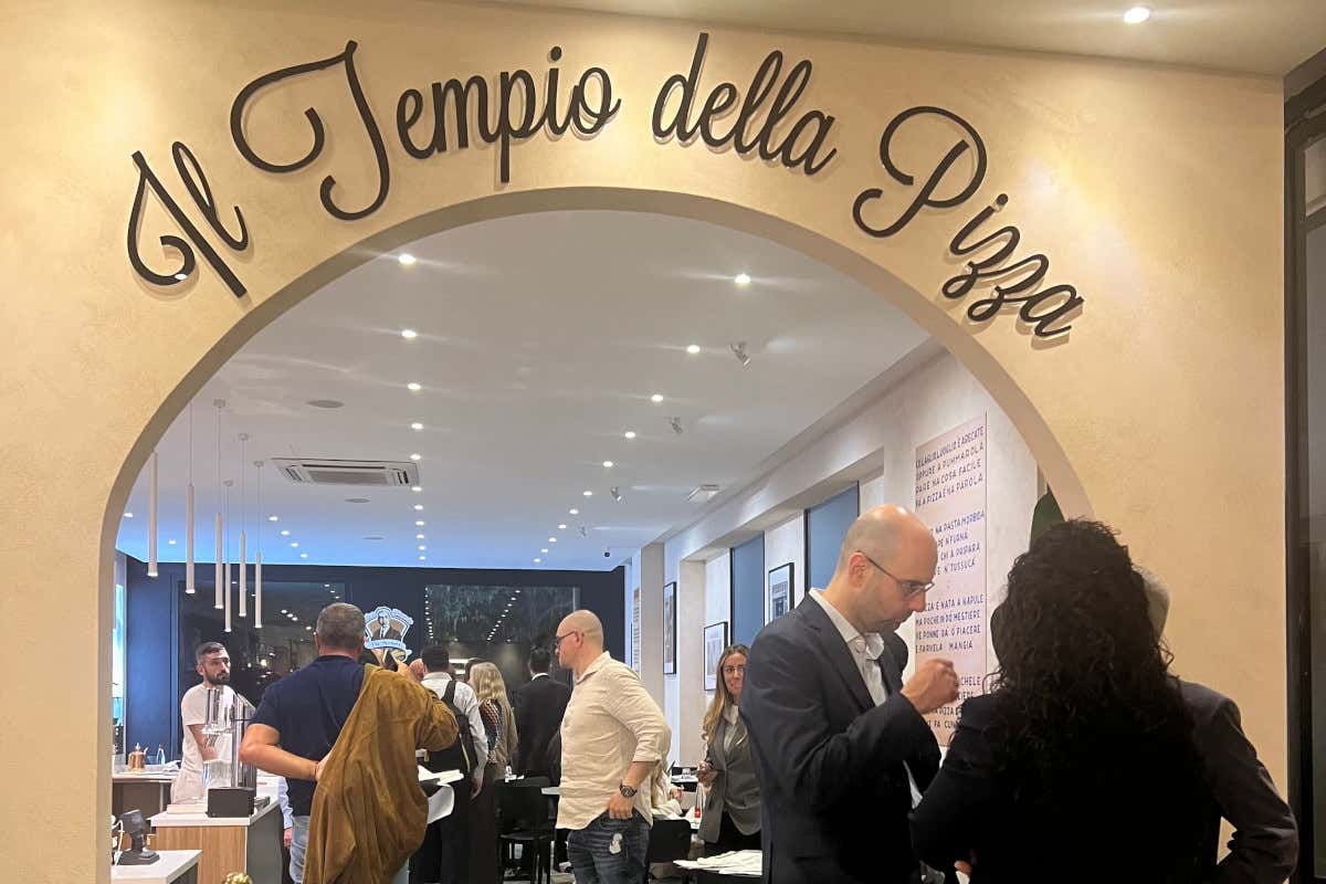 Ecco com'è la nuova “Antica Pizzeria Da Michele” a Caserta