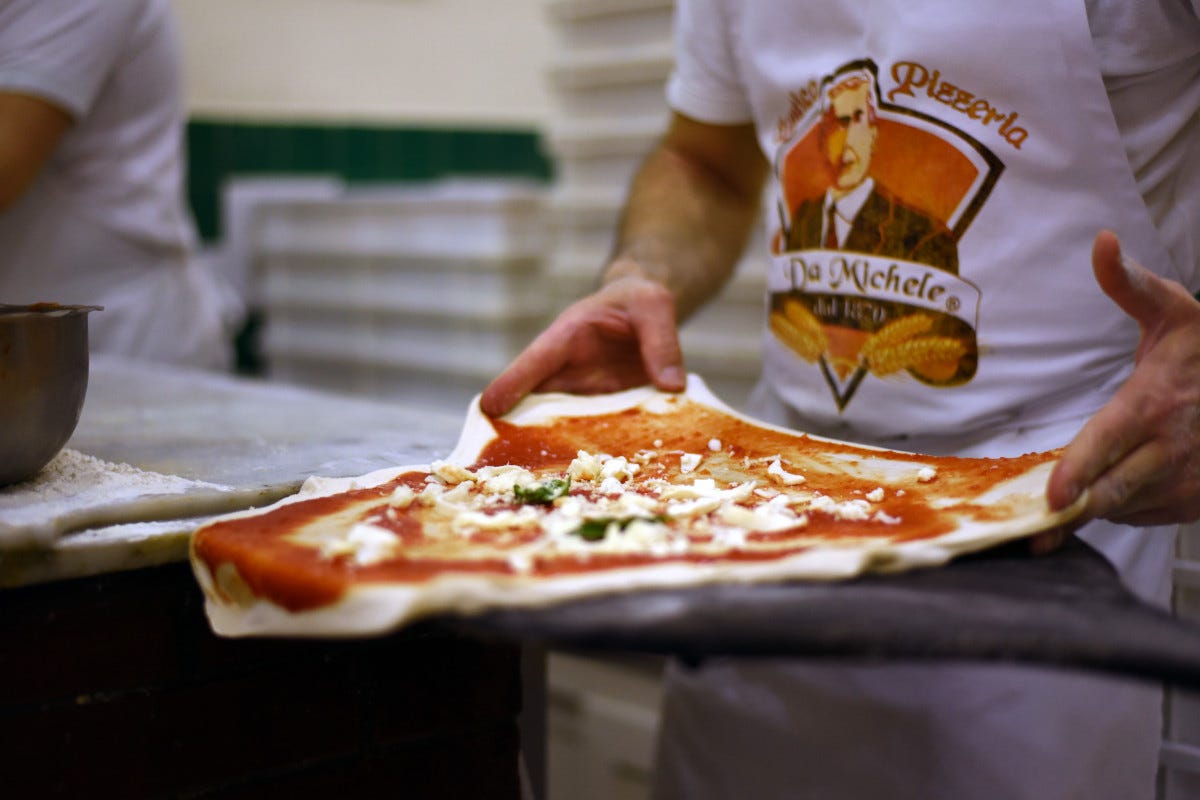 Da Michele porta da Napoli la pizza verace in tutto il mondo 
