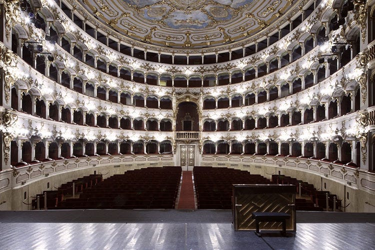 Il teatro di Piacenza dove si svolgerà l'evento (Michelin 2020, sale l’attesa La credibilità si gioca sulle pizzerie)