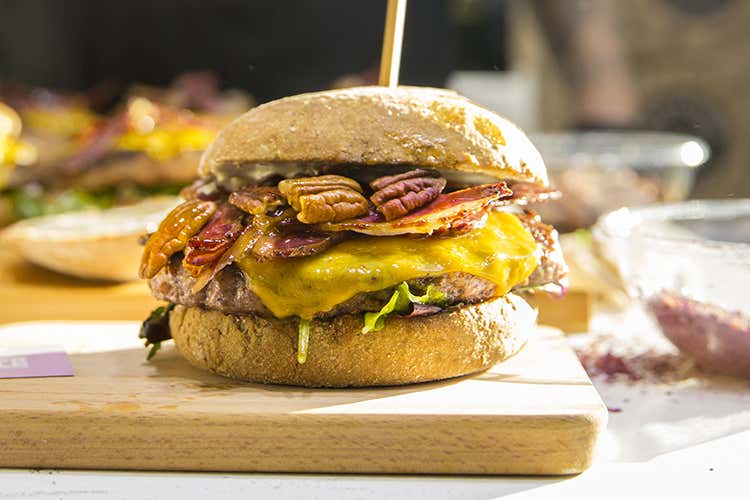 (Il miglio burger gourmet italiano &egrave; del pugliese Antonio De Lauro)